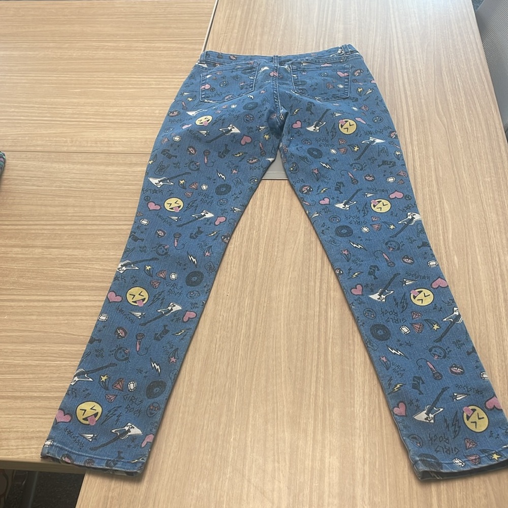 Children’s Place darling emoji jeans - Picture 3 of 8